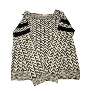 NWOT Medium Women's Jolt Zigzag Patterned Sweater in Black and White
